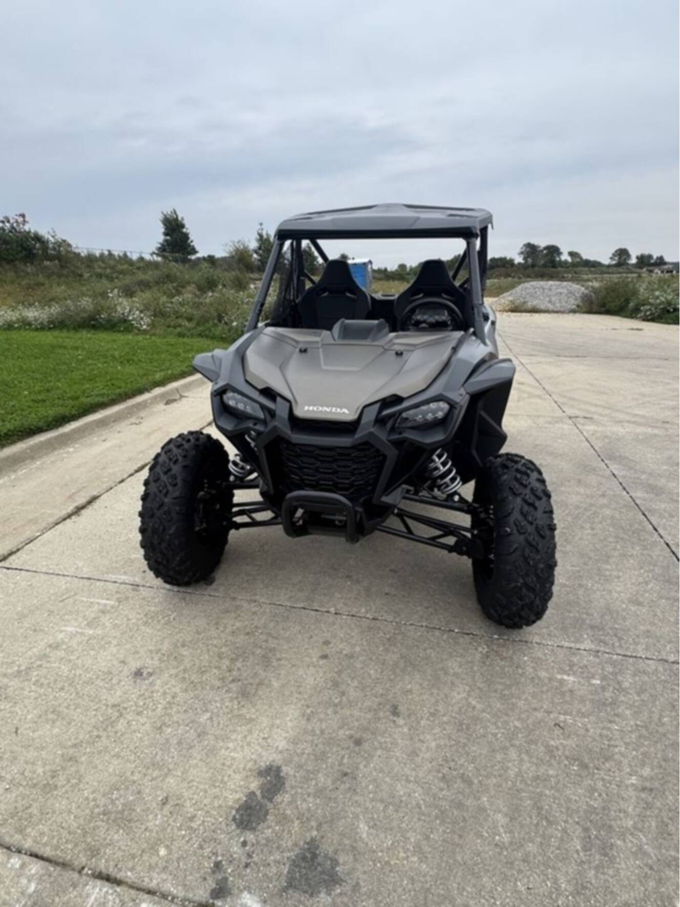 A photo of this 2026 Honda® Talon 1000R FOX Live Valve