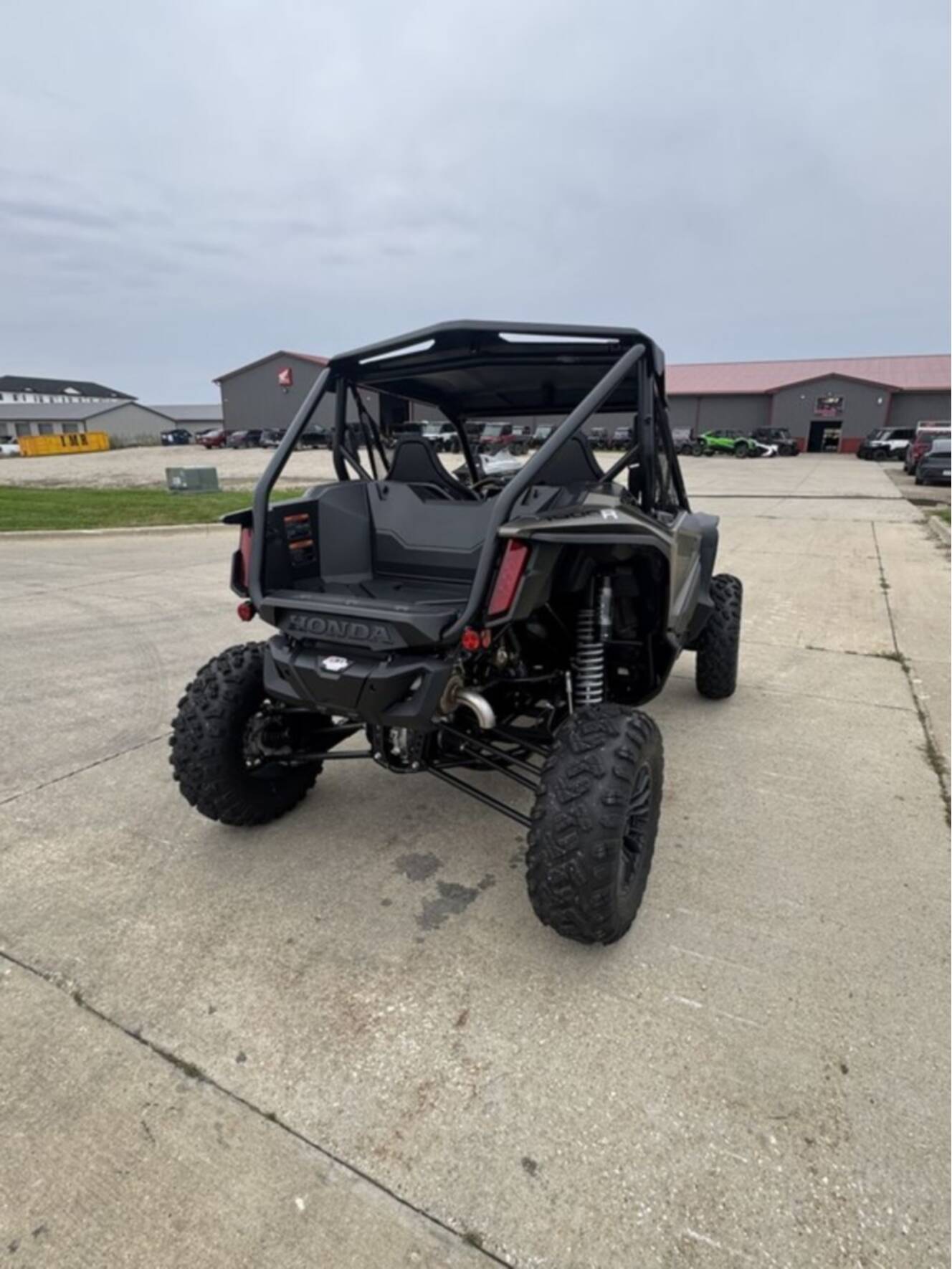 A photo of this 2026 Honda® Talon 1000R FOX Live Valve