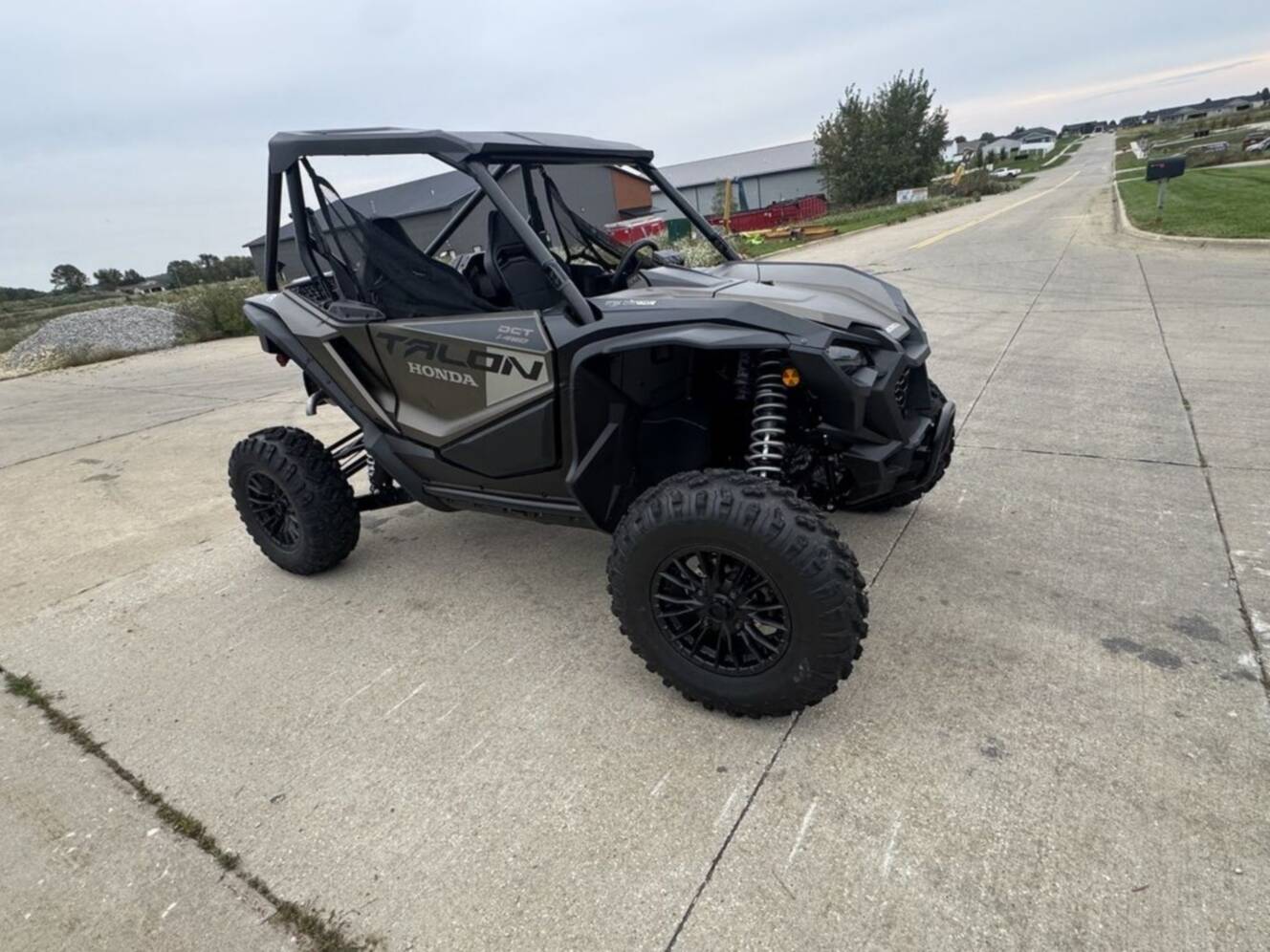 A photo of this 2026 Honda® Talon 1000R FOX Live Valve