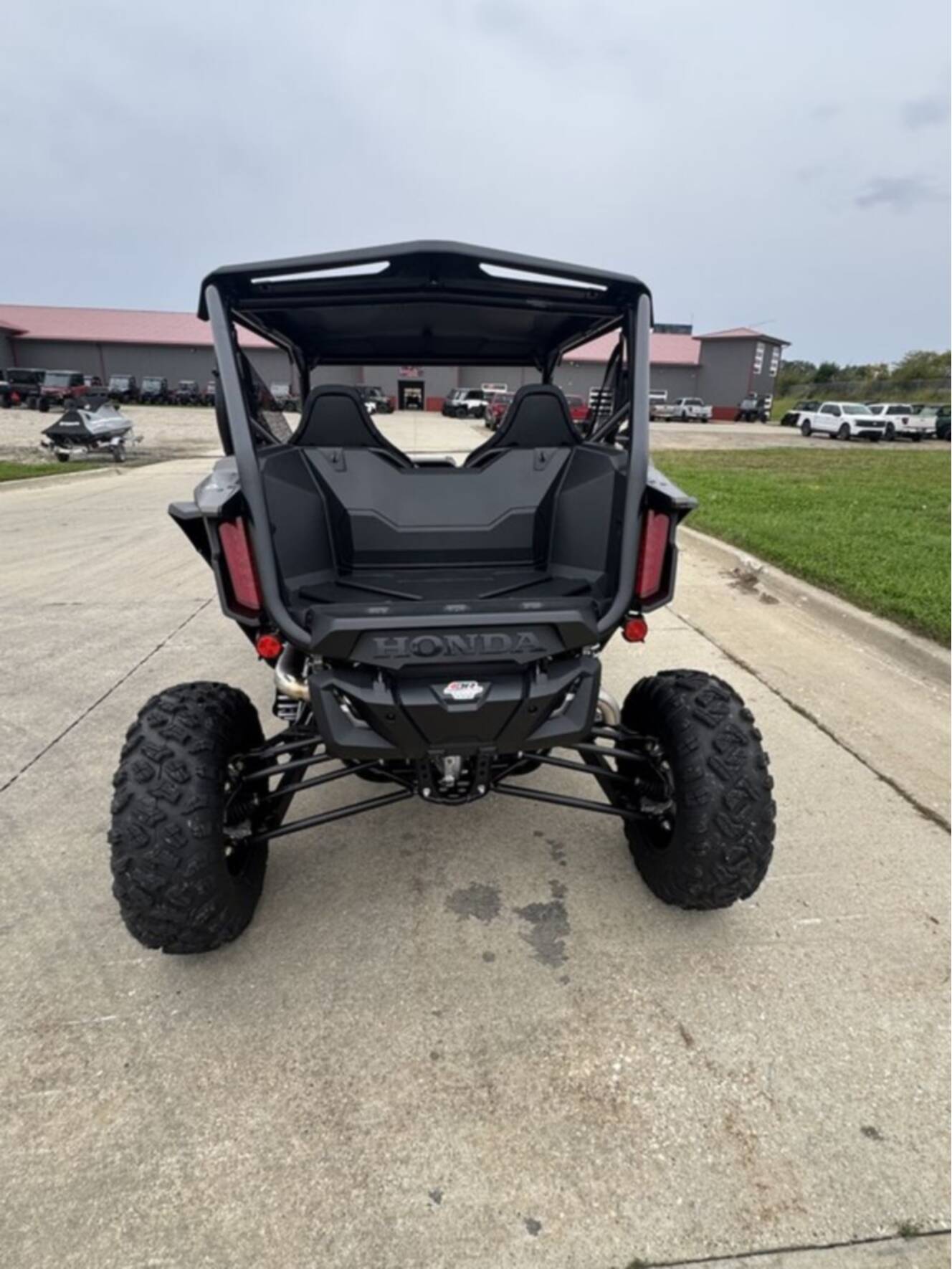 A photo of this 2026 Honda® Talon 1000R FOX Live Valve