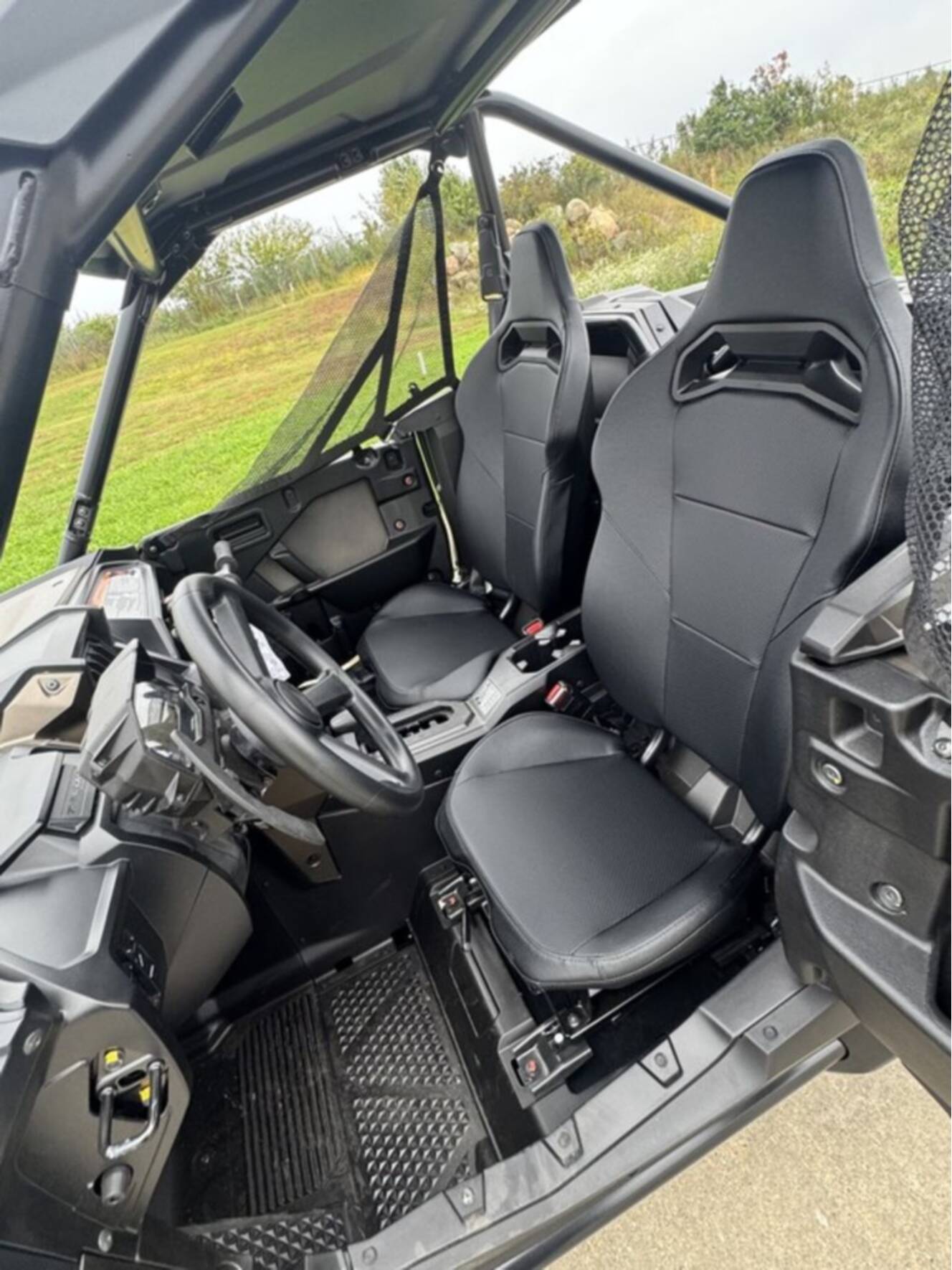 A photo of this 2026 Honda® Talon 1000R FOX Live Valve