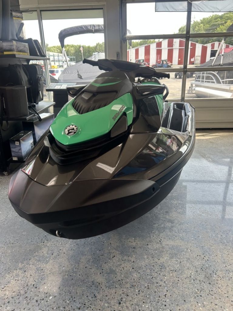 2026 Sea-Doo GTI SE 130-Eclipse Black/ Laguna Green in houghton lake MI