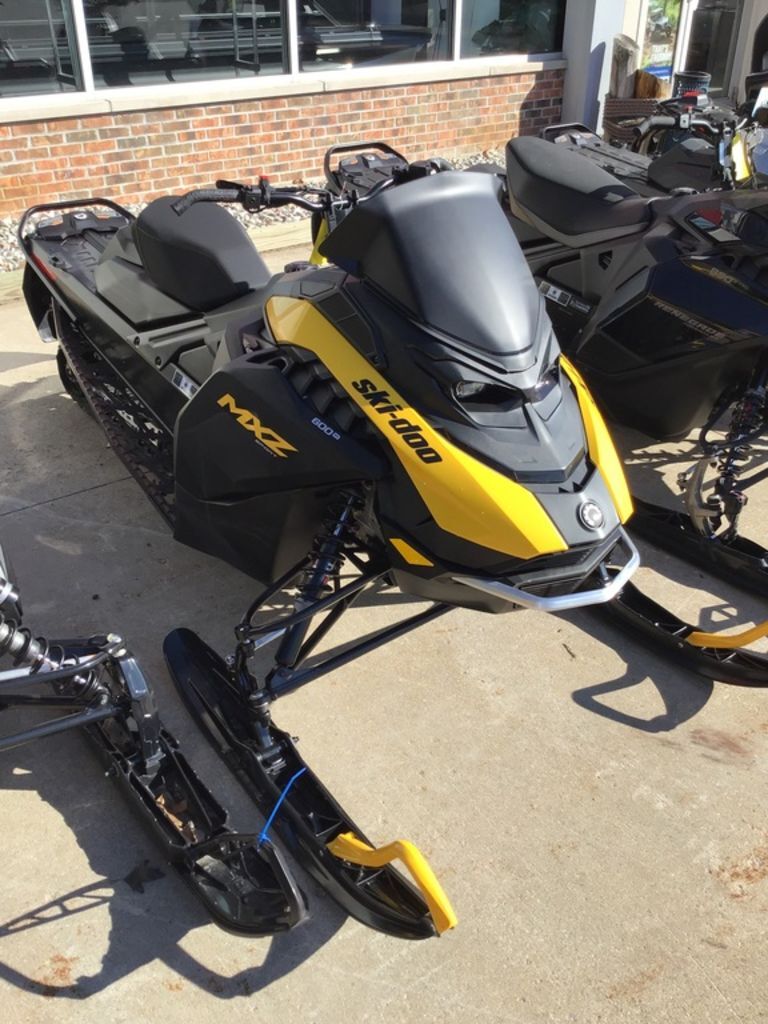 2027 Ski-Doo MXZ Sport 600 EFI - 85 129 ES RipSaw 1.25 S_Lev_4.5"_Yl in houghton lake MI