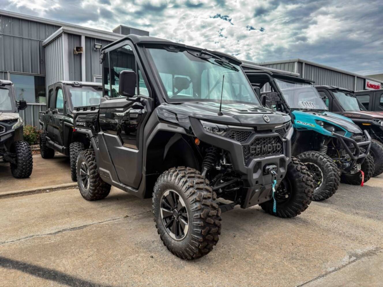 A photo of this 2027 CFMOTO UFORCE U10 Pro Highland EPS