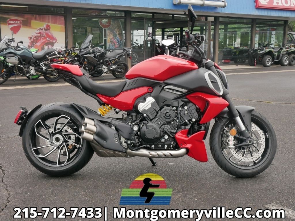 2026 Ducati Diavel V4 Red V4 in Hatfield, PA