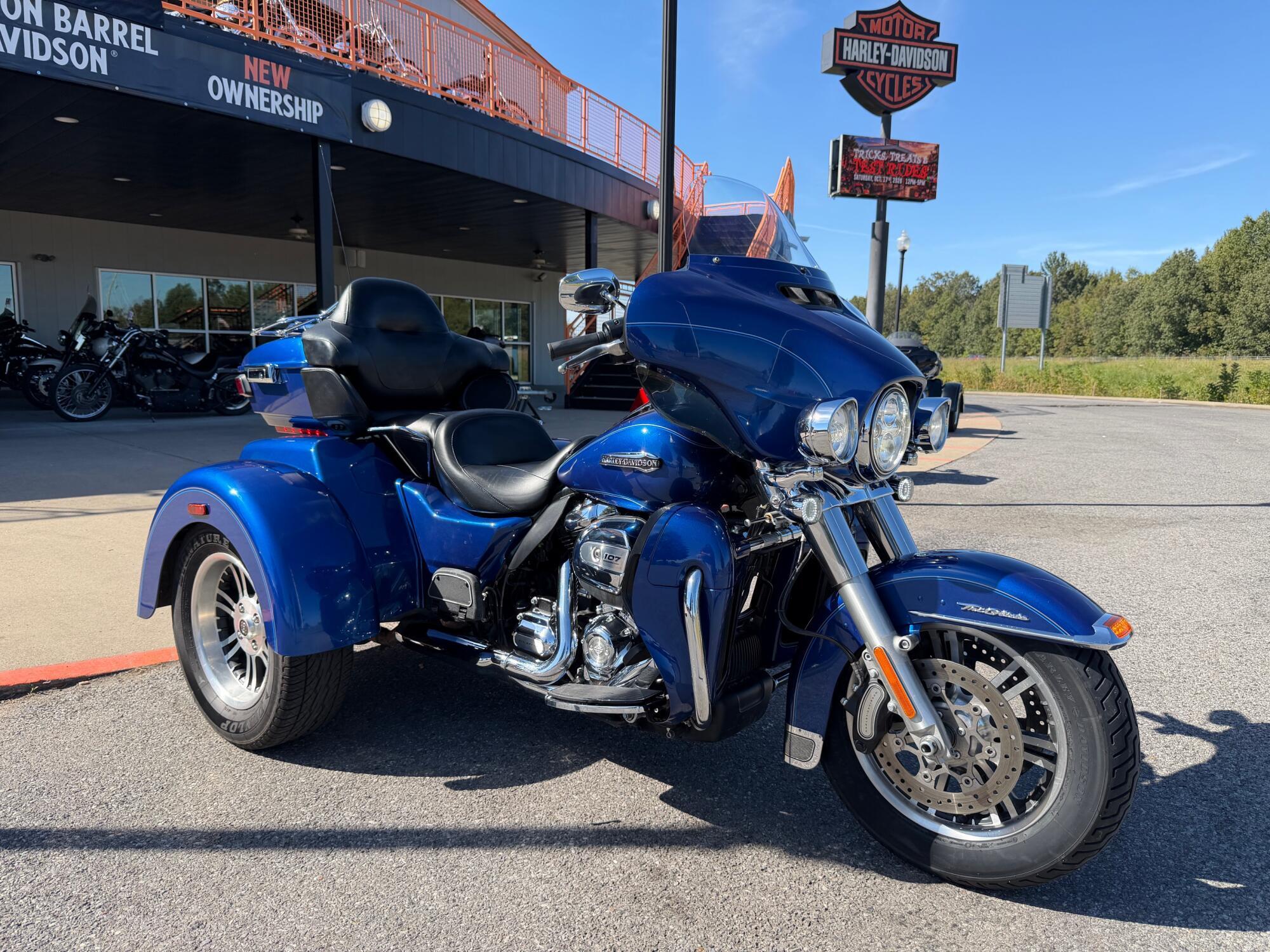 2017 Harley-Davidson Tri Glide Ultra ULTRA CLASSIC in Winterville, NC