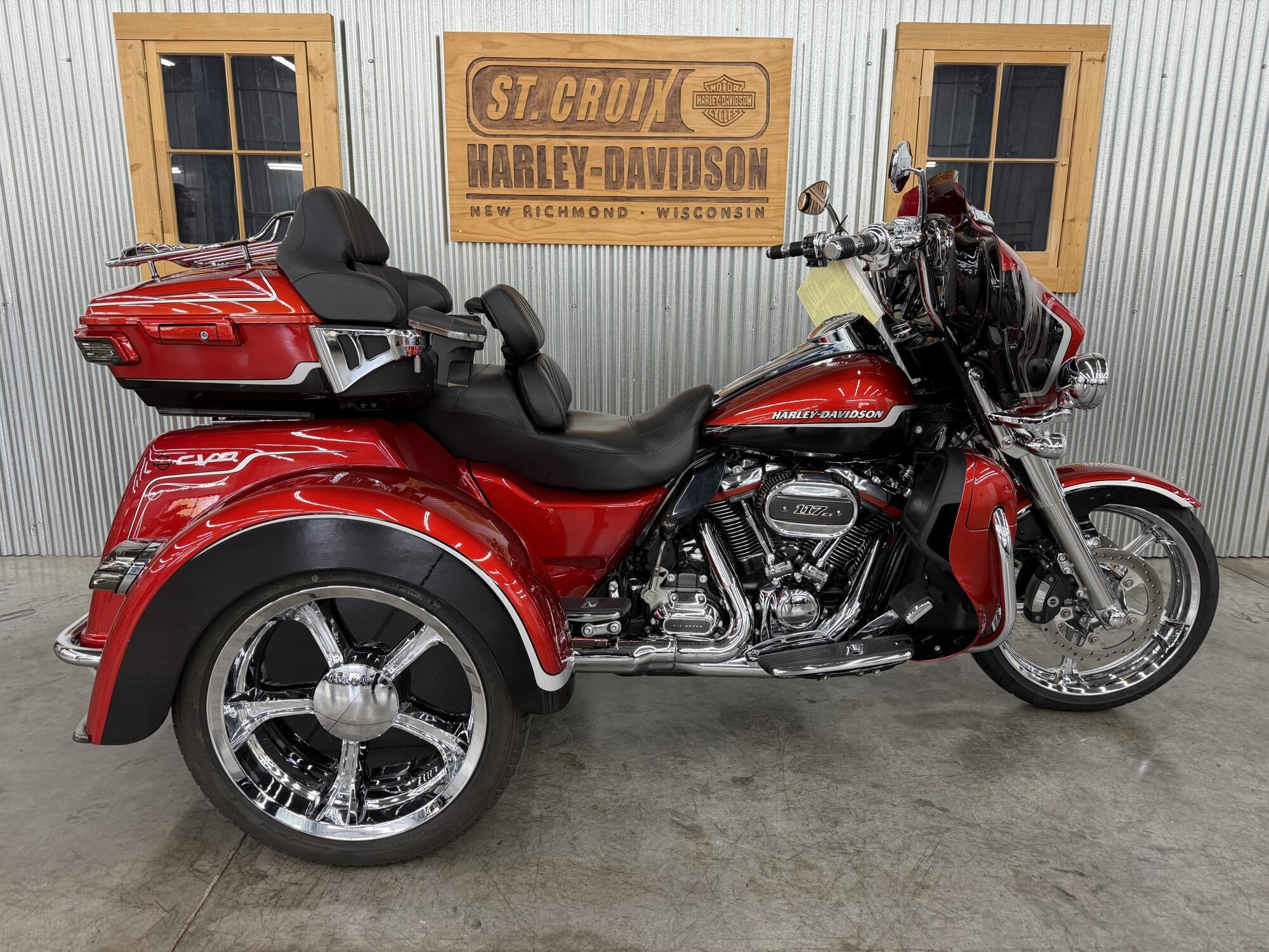 2021 Harley-Davidson CVO Tri Glide CVO in New Richmond, WI