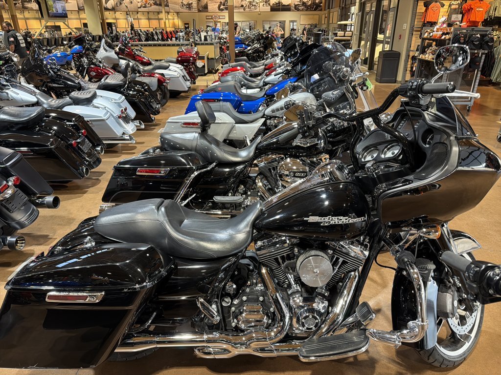 2015 Harley-Davidson ROAD GLIDE CUSTOM Touring motorcycle