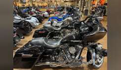 2015 Harley-Davidson ROAD GLIDE CUSTOM Touring motorcycle