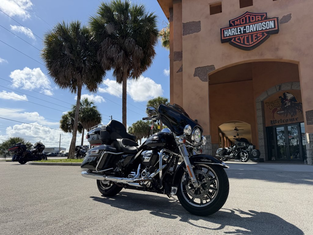2019 Harley-Davidson Electra Glide Ultra Classic ULTRA CLASSIC FLHTCU in stuart FL