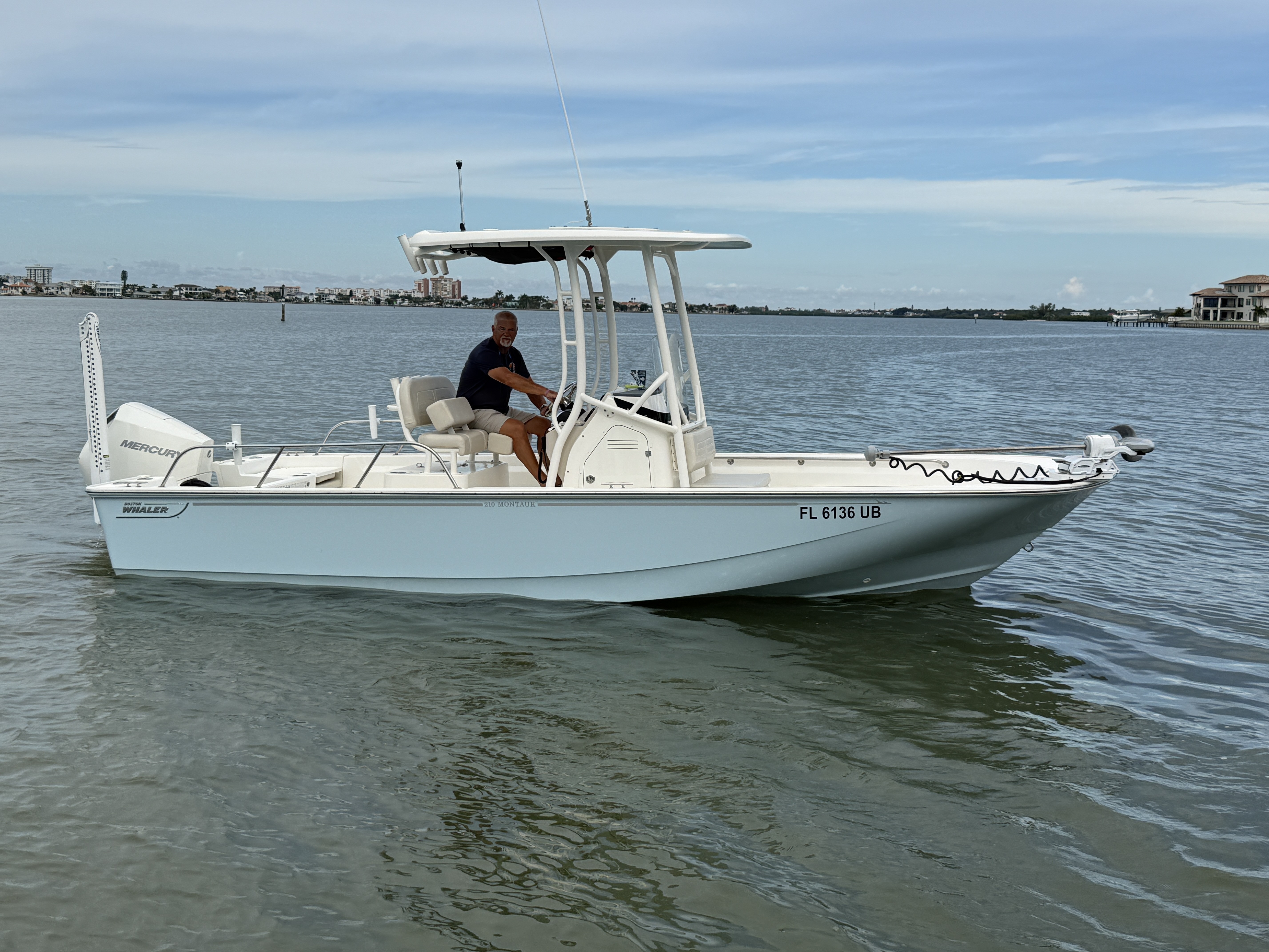 2025 Boston Whaler 210 MONTAUK in st petersburg FL