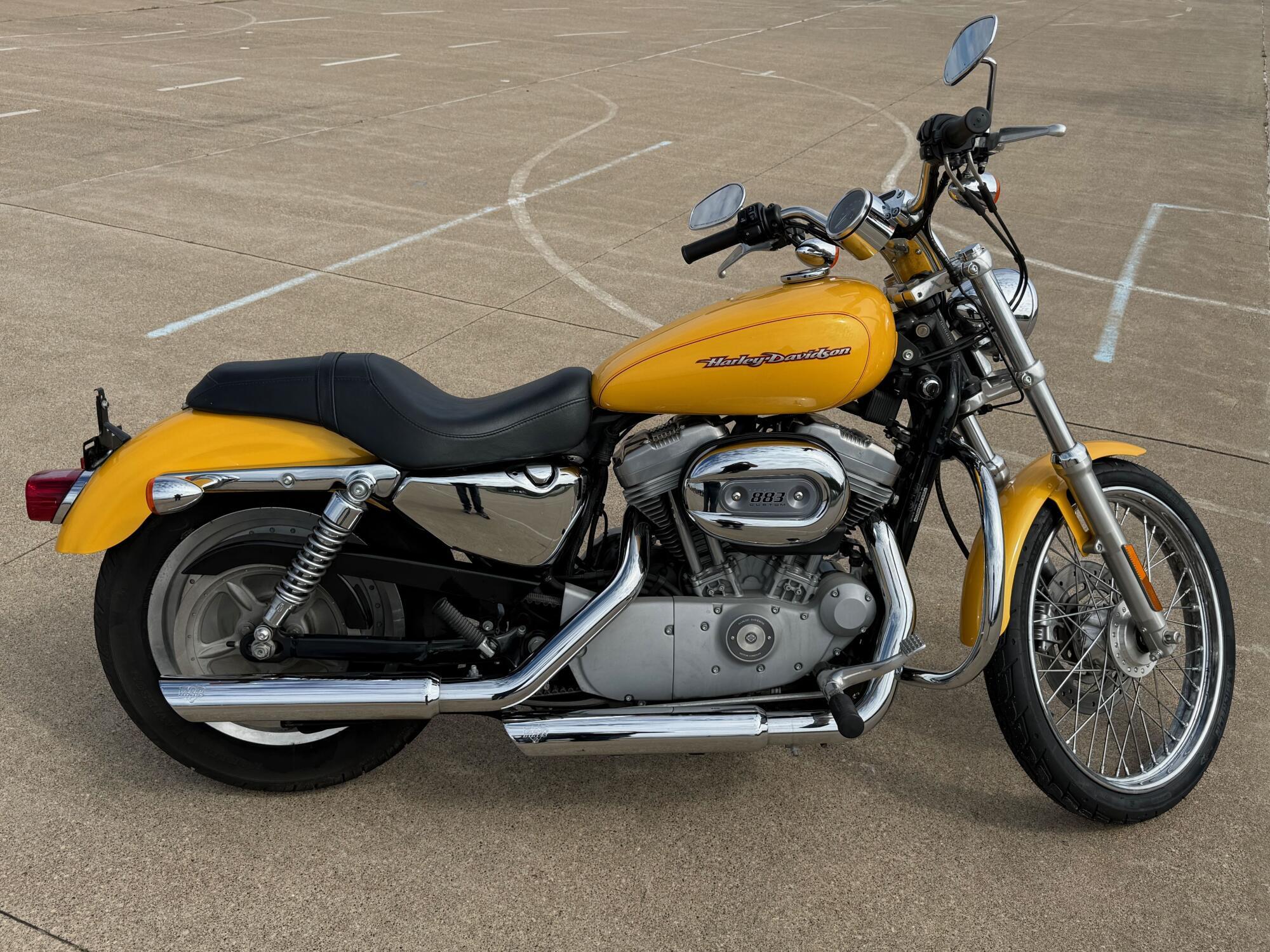 2005 Harley-Davidson Sportster 883 Custom CUSTOM in Clinton, IA