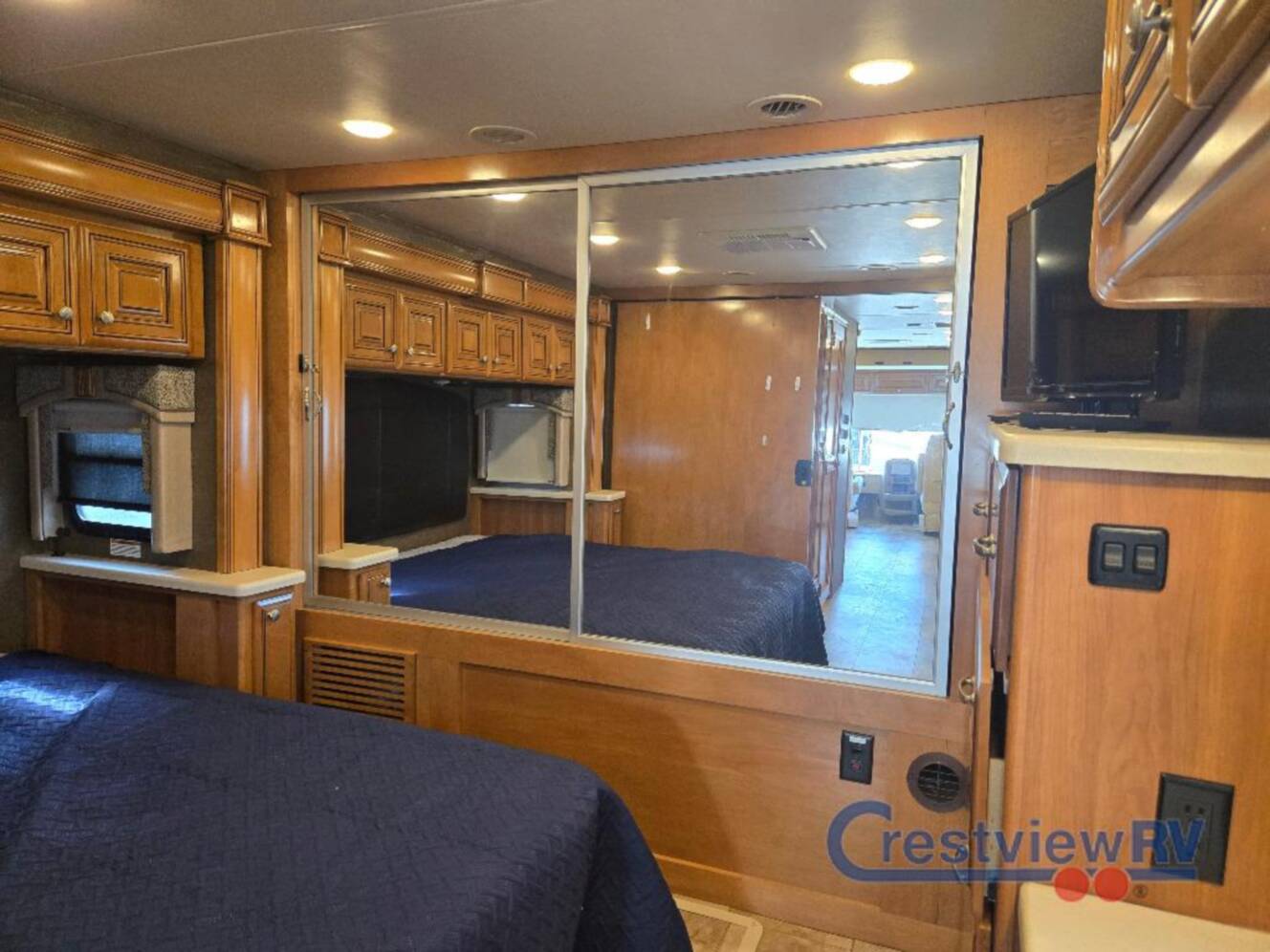 A photo of this 2017 Thor Motor Coach Palazzo 35.1