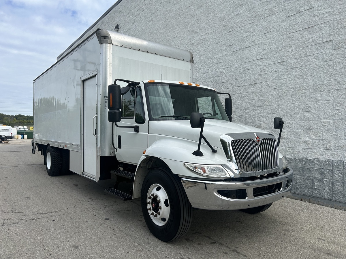 2019 INTERNATIONAL 4300 in Milwaukee, WI