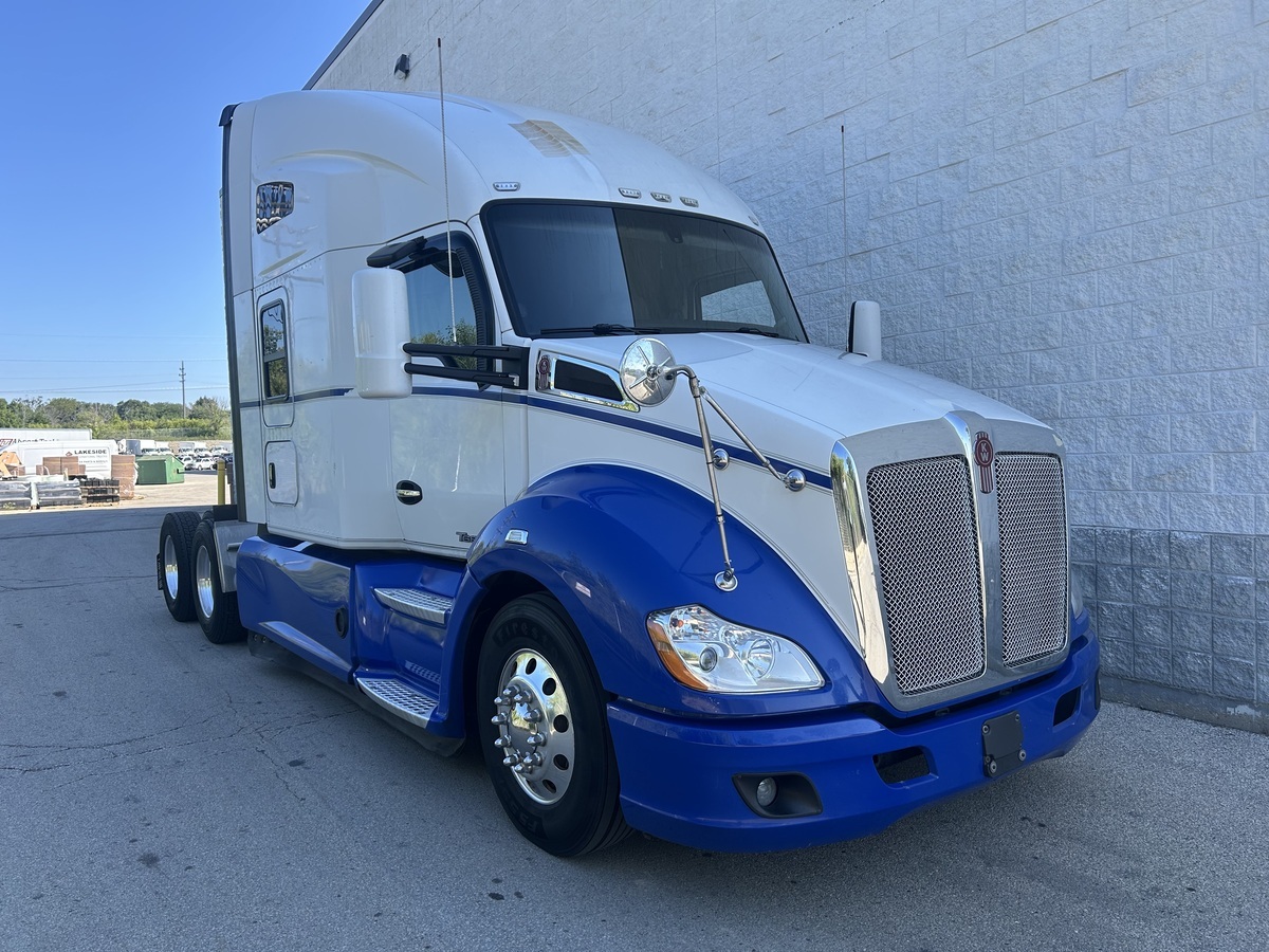 2021 KENWORTH T680 in Milwaukee, WI