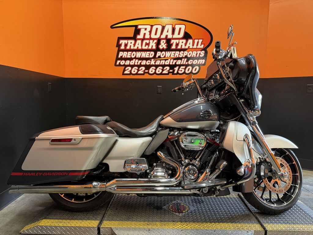 2019 Harley-Davidson® FLHXSE - CVO Street Glide® CVO in Big Bend, WI