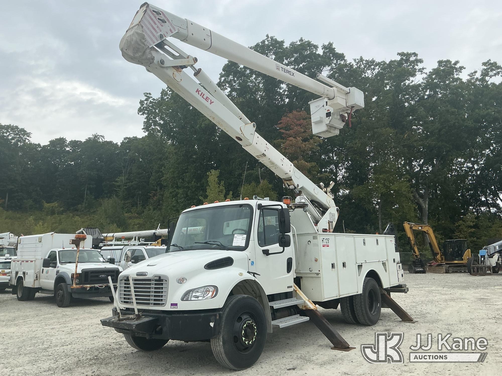2010 FREIGHTLINER BUSINESS CLASS M2 106 in Shrewsbury, MA