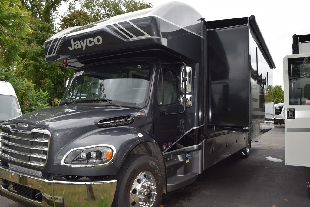 2027 Jayco Seneca 37K in south windsor CT