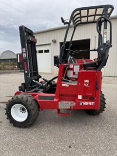 2022 MOFFETT M8 in King, NY