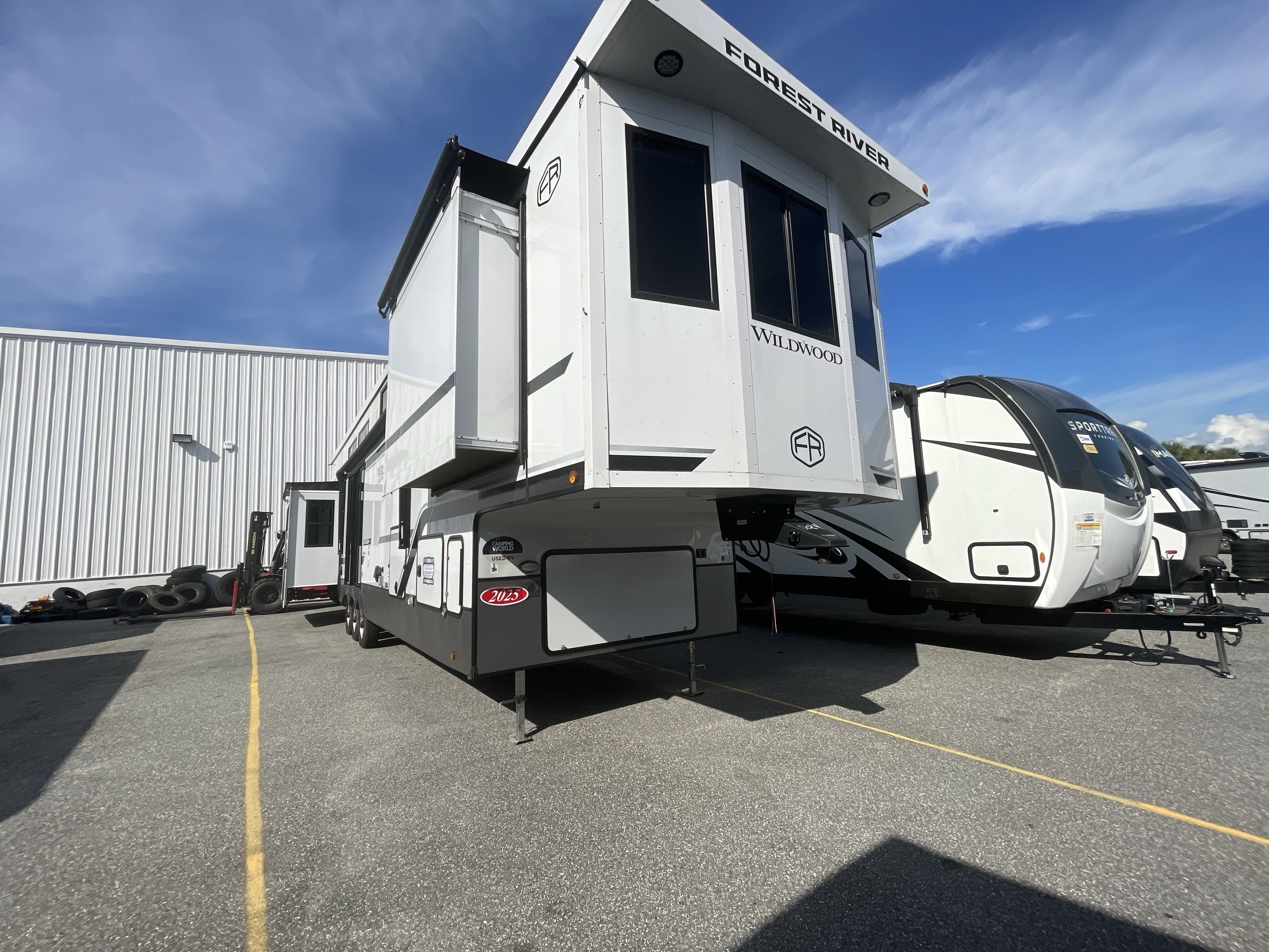 2025 Forest River WILDWOOD HERITAGE GLEN ROOST43 RV
