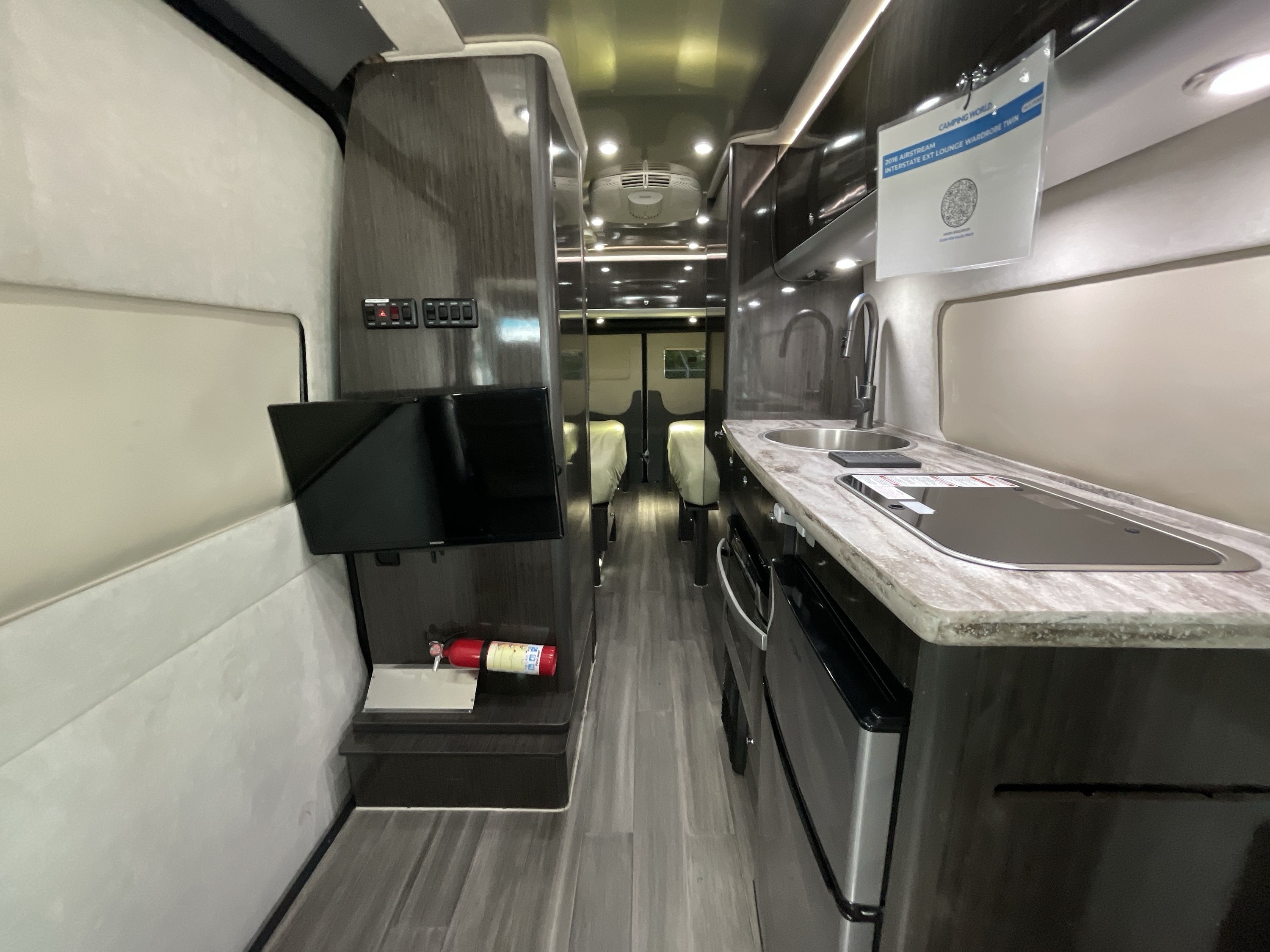 2016 Airstream INTERSTATE EXT LOUNGE WARDROBE TWIN LOUNGE EXT TWIN WARDROBE in grain valley MO