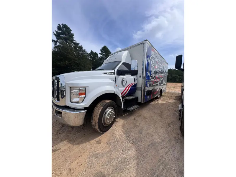 2022 FORD F650