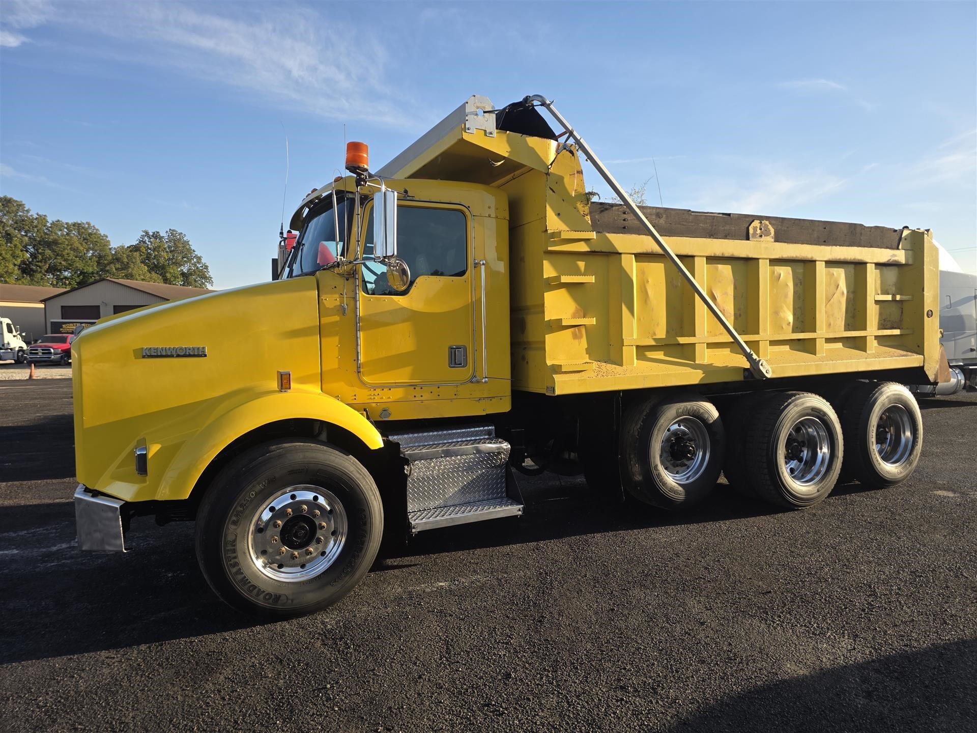1998 KENWORTH T800 in Laotto, IN