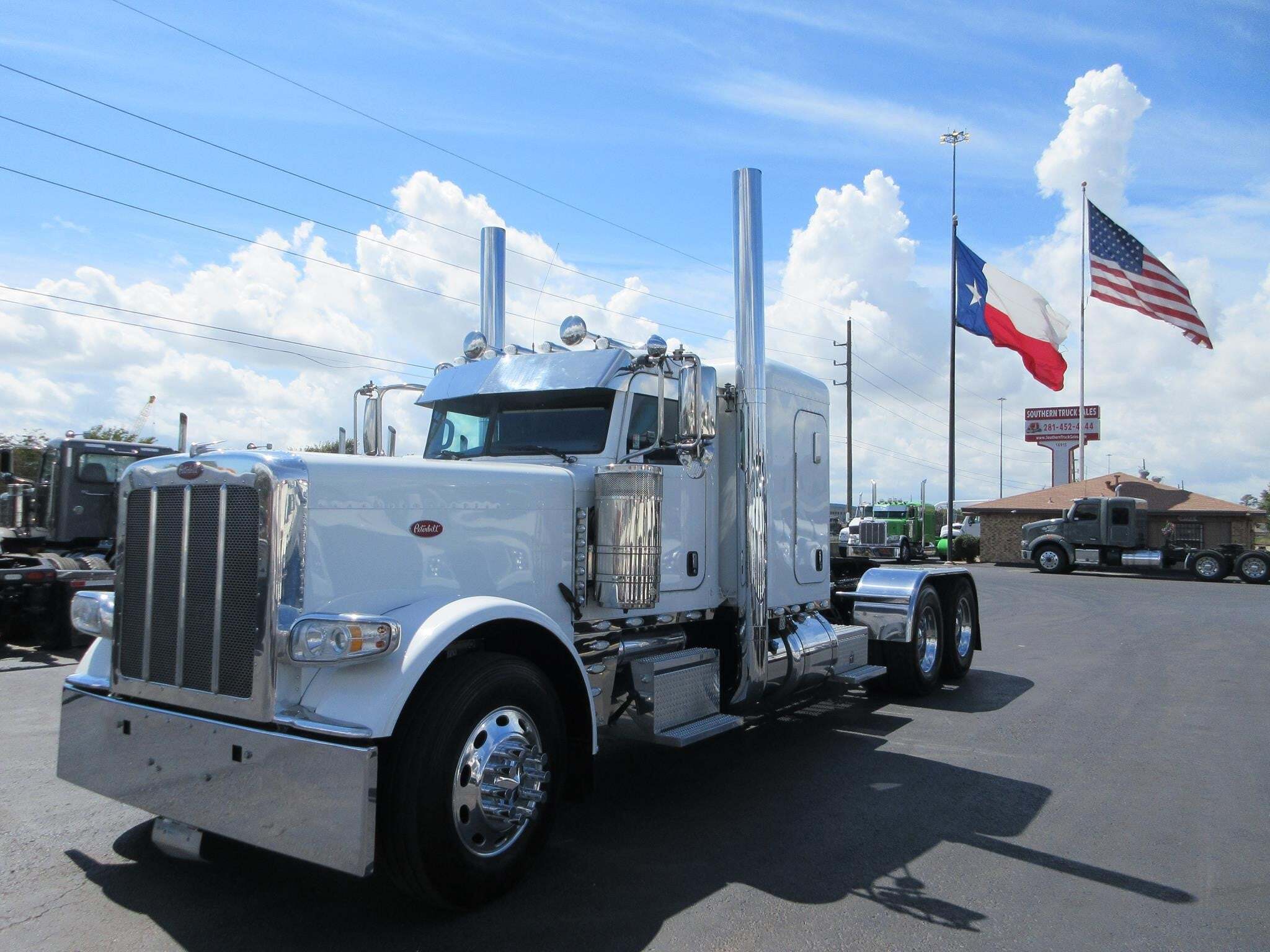 2021 PETERBILT 389 in Channelview, TX