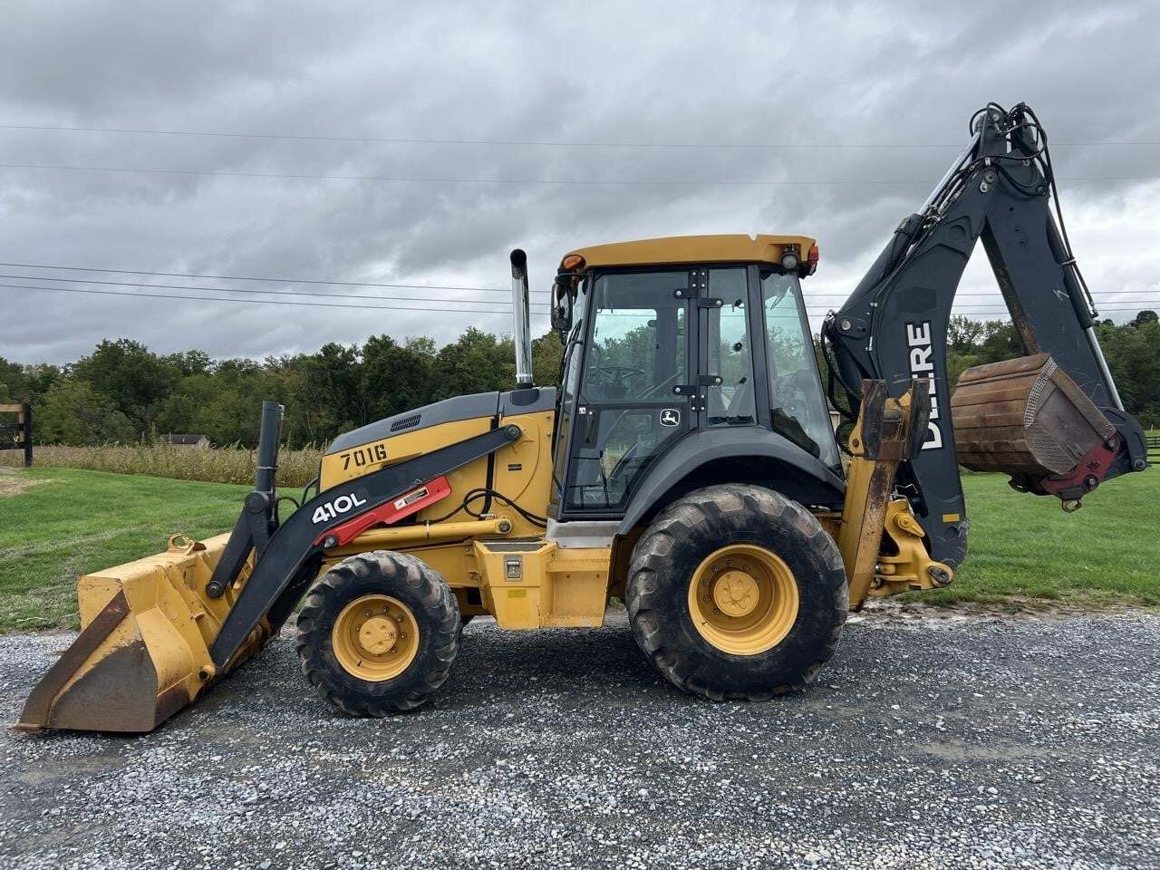 2017 DEERE 410L in Manheim, PA