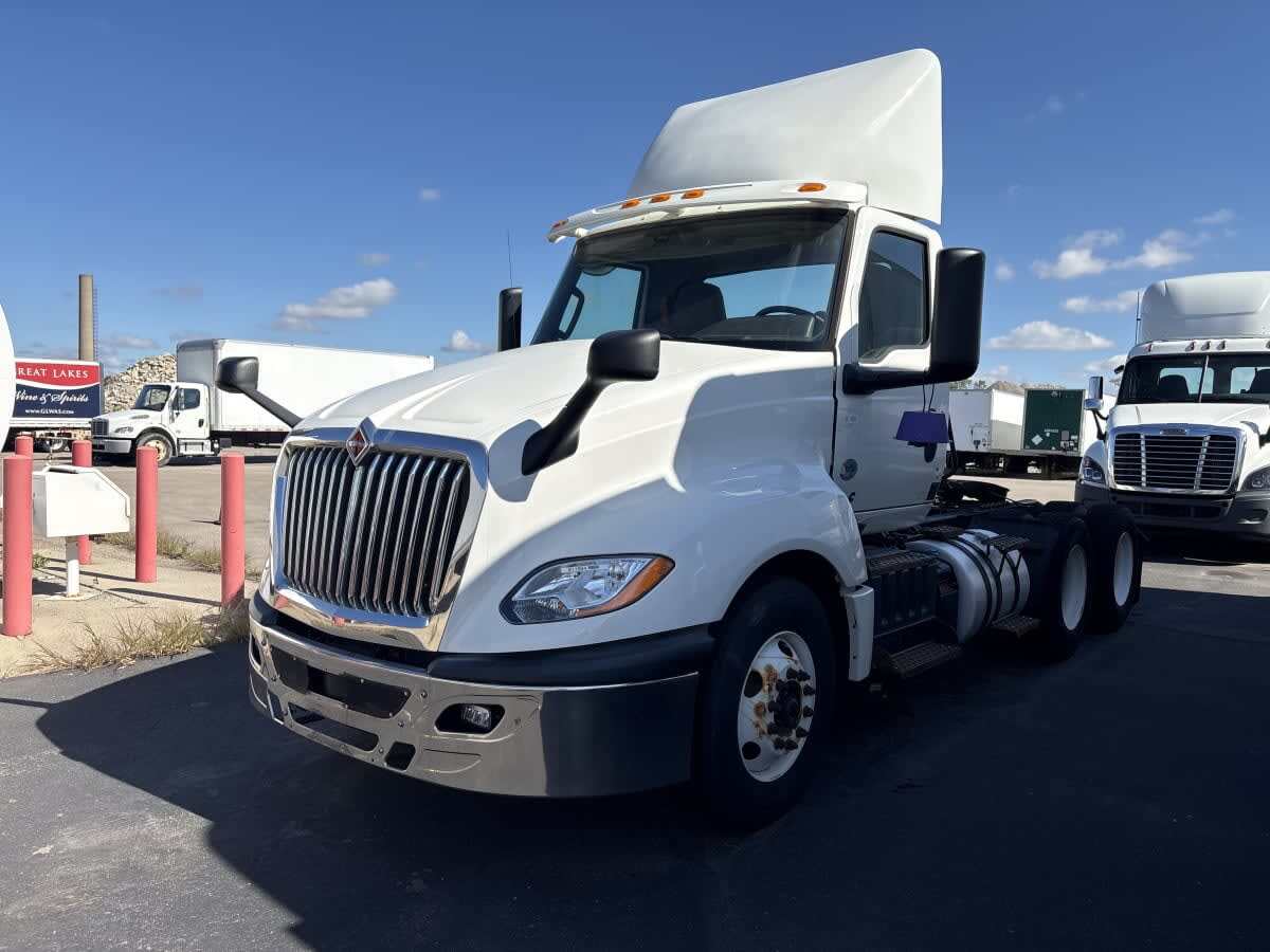 2019 INTERNATIONAL LT625 DAYCAB T/A in Taylor, MI