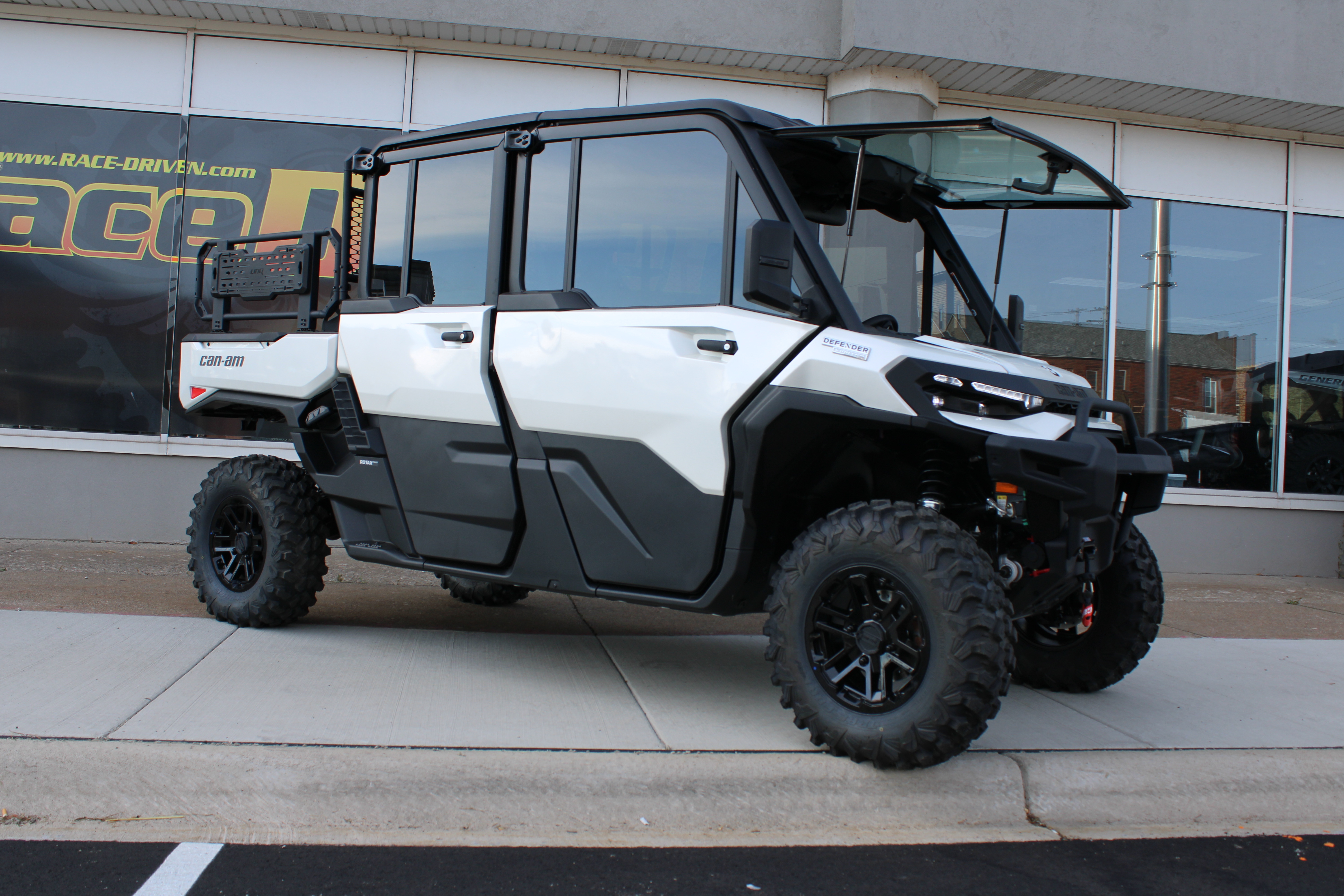 2027 Can-Am SSV DEFXU MAX LTD 65 HD11 WH HB 27 LIMITED HD11 in escanaba MI