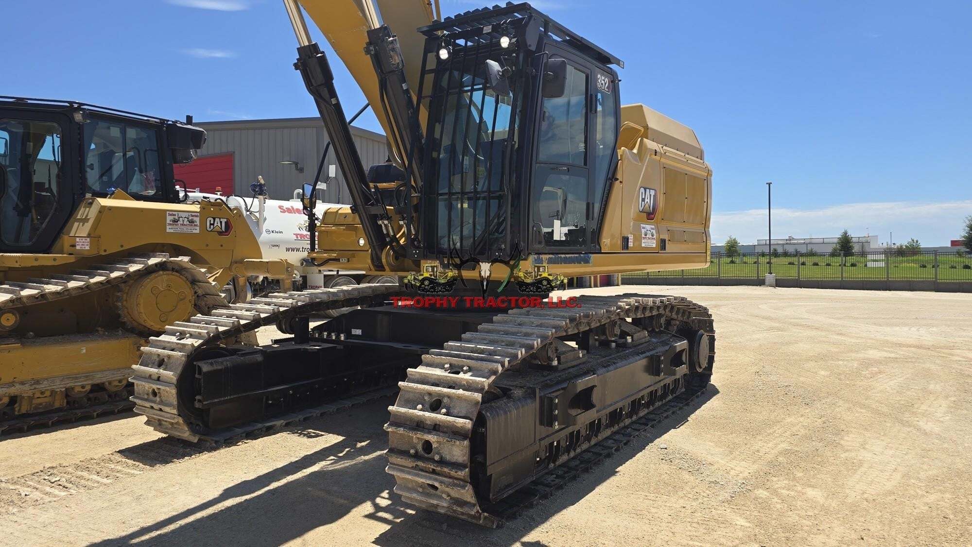 2023 CATERPILLAR 352 in Burleson, TX