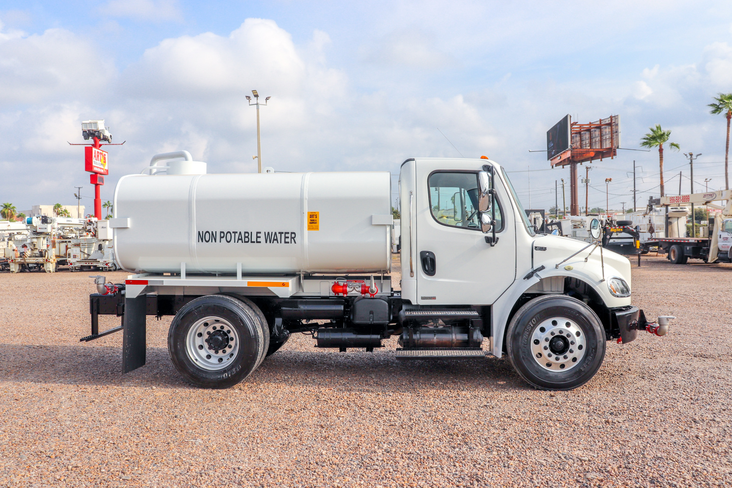 2011 FREIGHTLINER BUSINESS CLASS M2 106 in Mcallen, TX