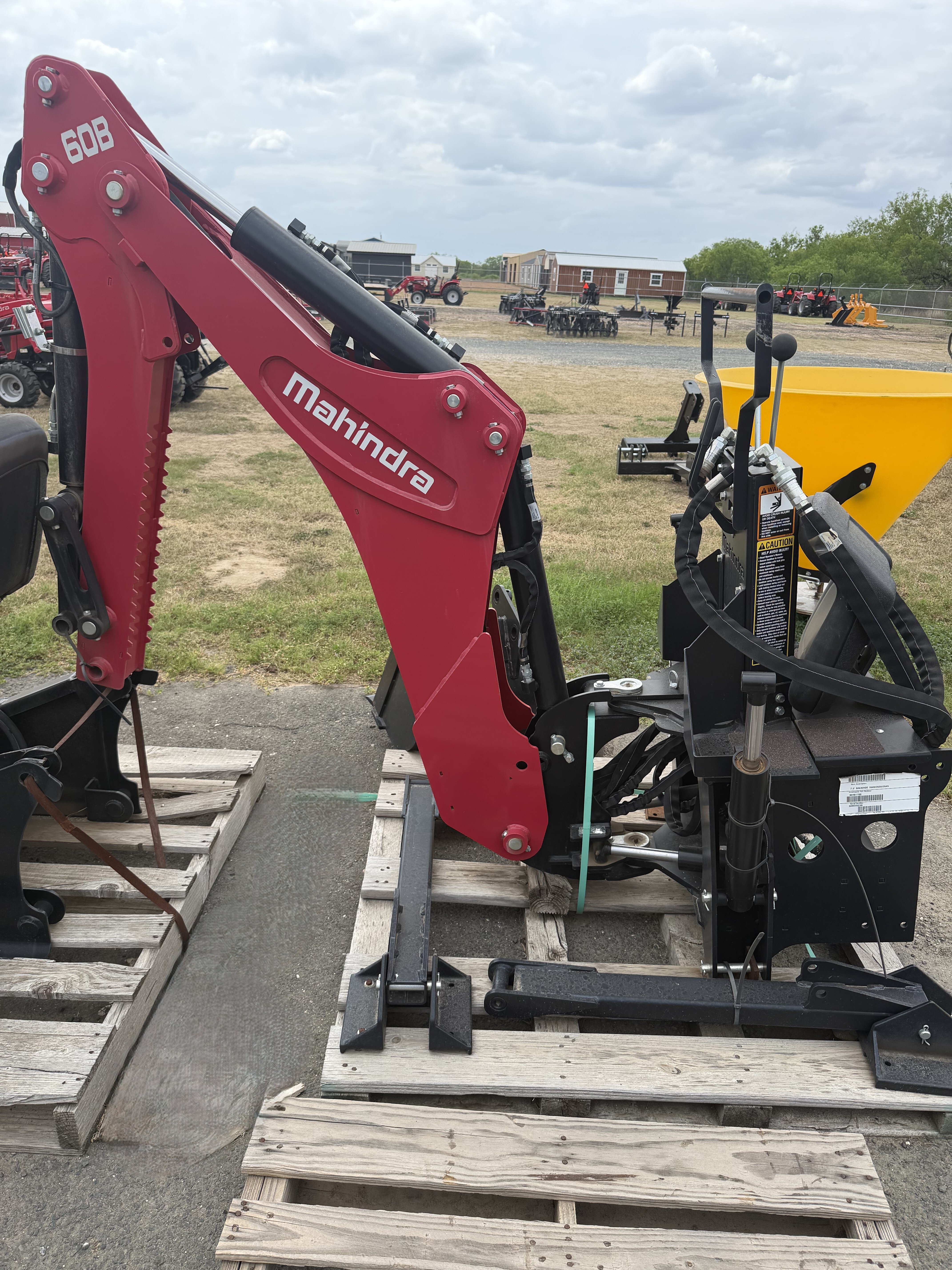 2023 MAHINDRA TRACTORS AEMBH-38-60 in Adkins, TX