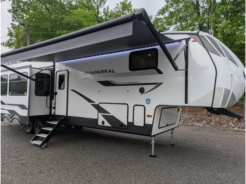 2025 Coachmen Chaparral 389DEK