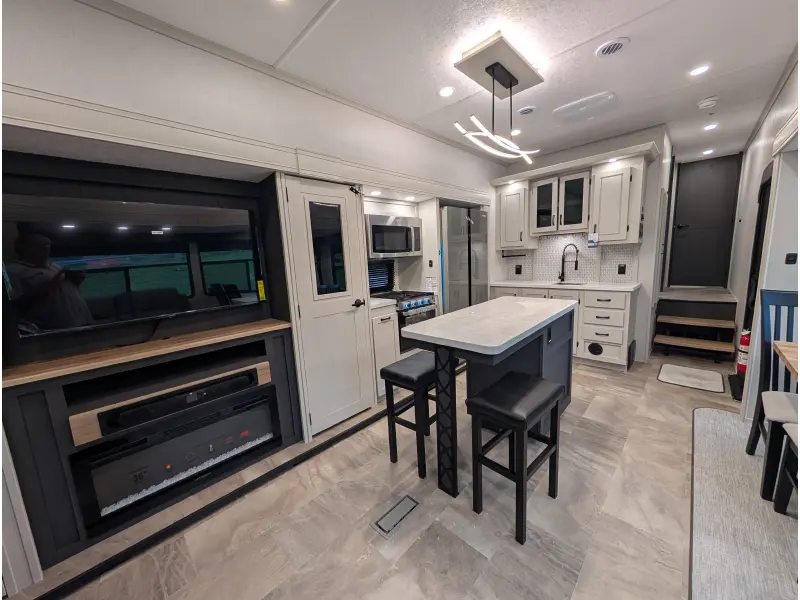 2025 Coachmen Chaparral 389DEK