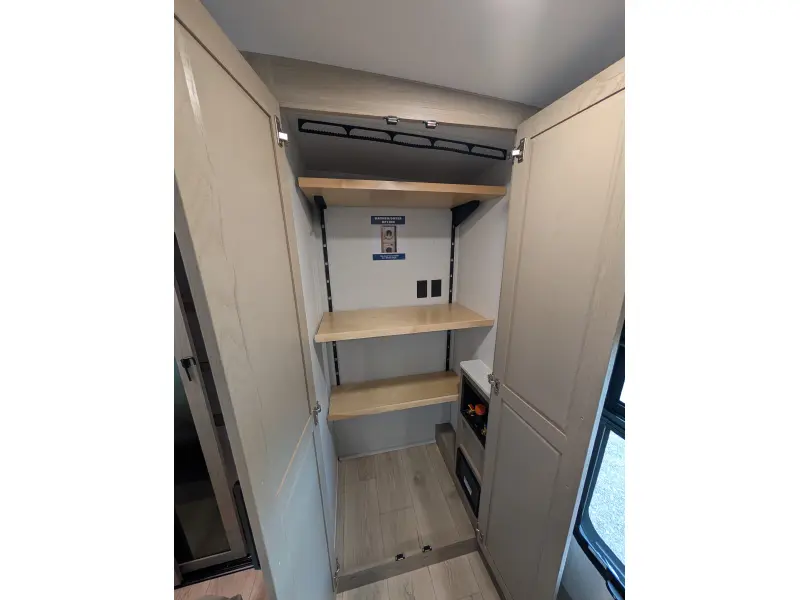 2025 Forest River Rockwood Signature Fifth Wheel R371RK