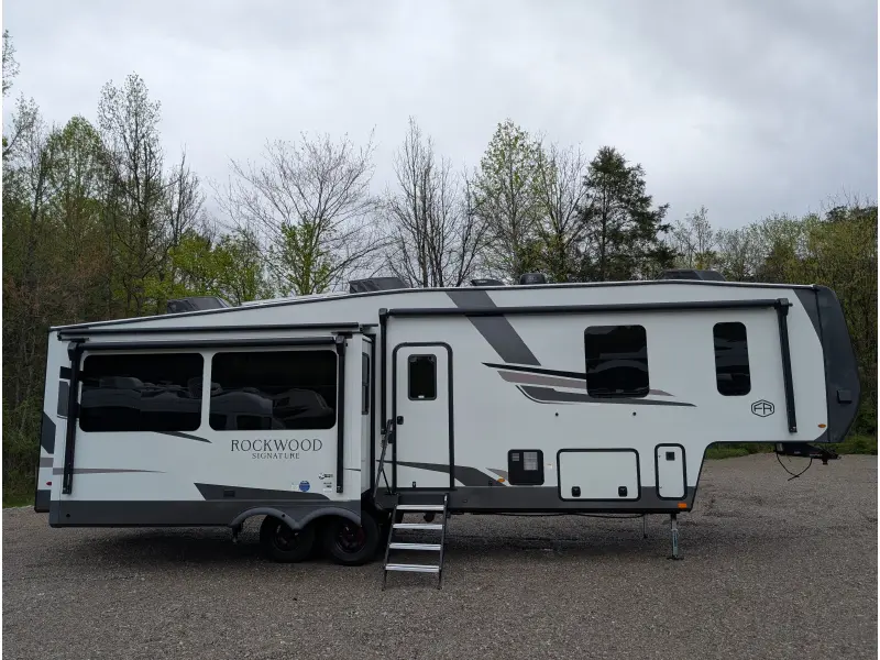 2025 Forest River Rockwood Signature Fifth Wheel R371RK