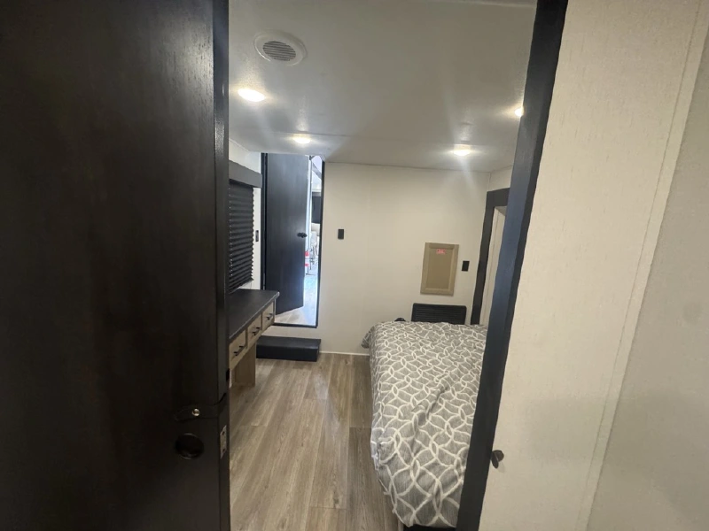 2027 FOREST RIVER CASCADE 39JMC