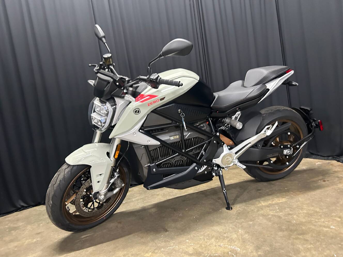 A photo of this 2025 Zero Motorcycles SR/F