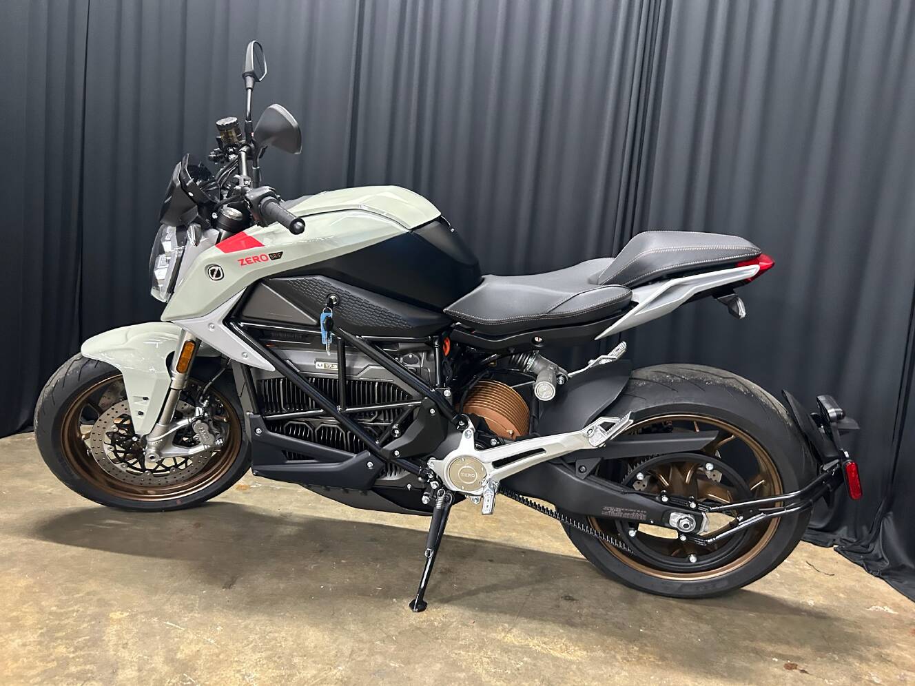 A photo of this 2025 Zero Motorcycles SR/F