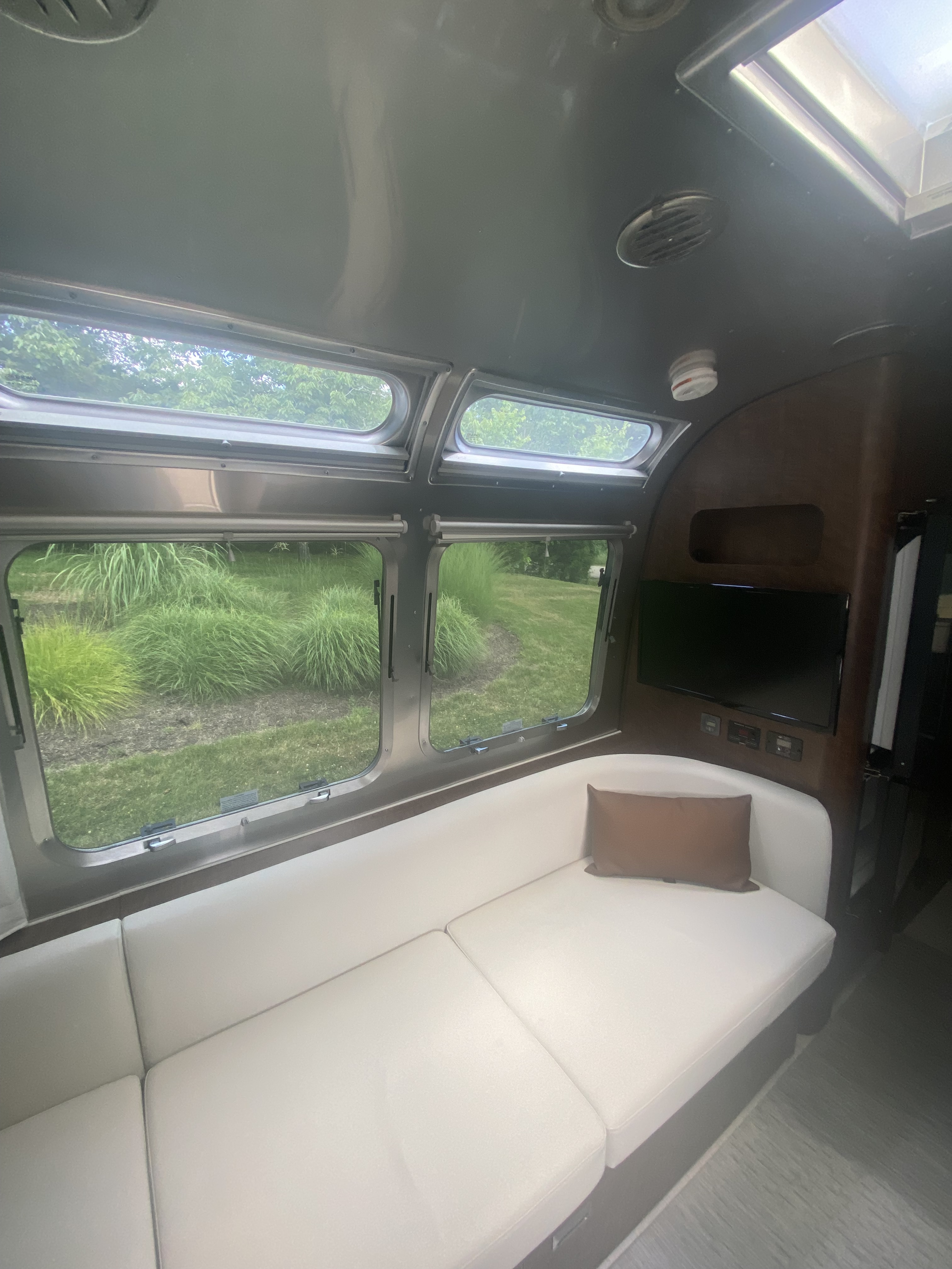 2023 Airstream GLOBETROTTER 25FBQ in festus MO
