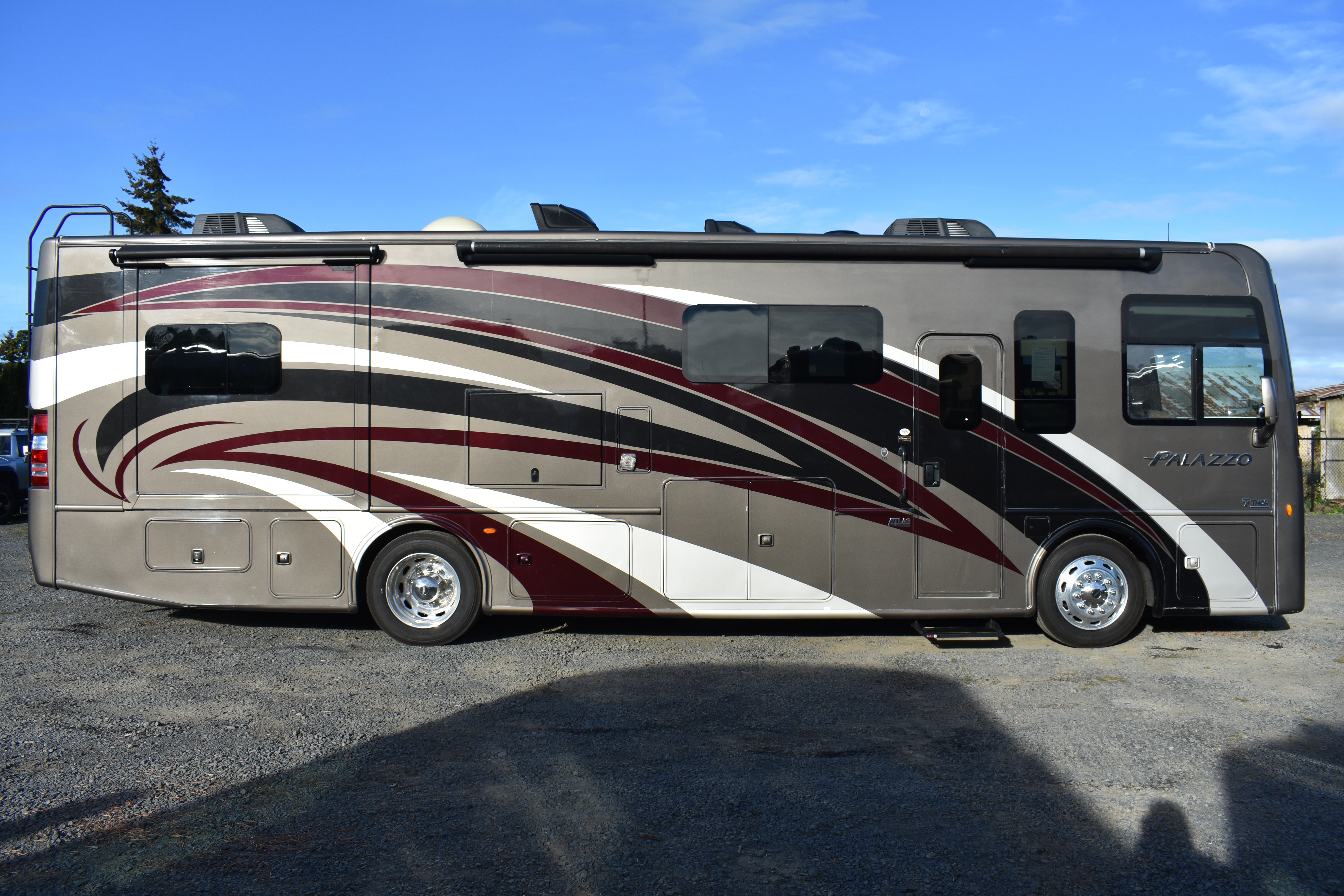 2019 Thor Motor Coach PALAZZO Class A Diesel Motorhome - Diesel Pusher RV