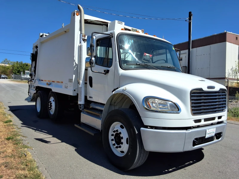 2012 FREIGHTLINER BUSINESS CLASS M2 106