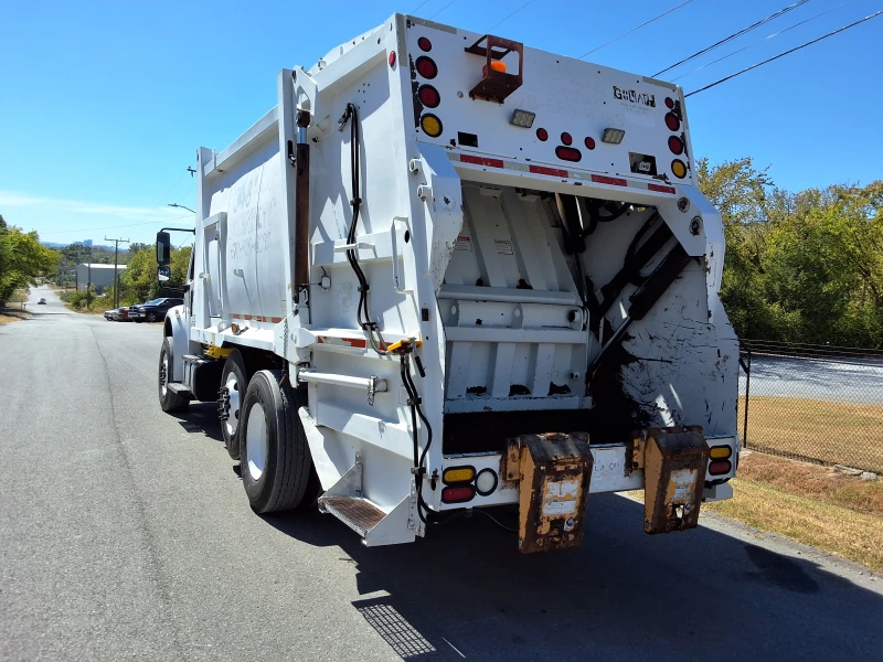2012 FREIGHTLINER BUSINESS CLASS M2 106