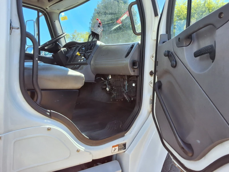 2012 FREIGHTLINER BUSINESS CLASS M2 106