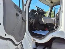 2012 FREIGHTLINER BUSINESS CLASS M2 106