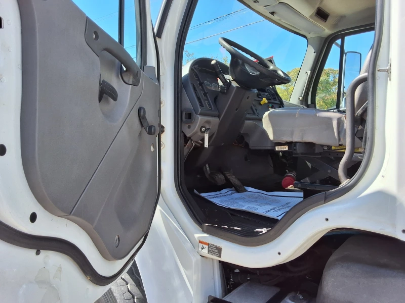 2012 FREIGHTLINER BUSINESS CLASS M2 106