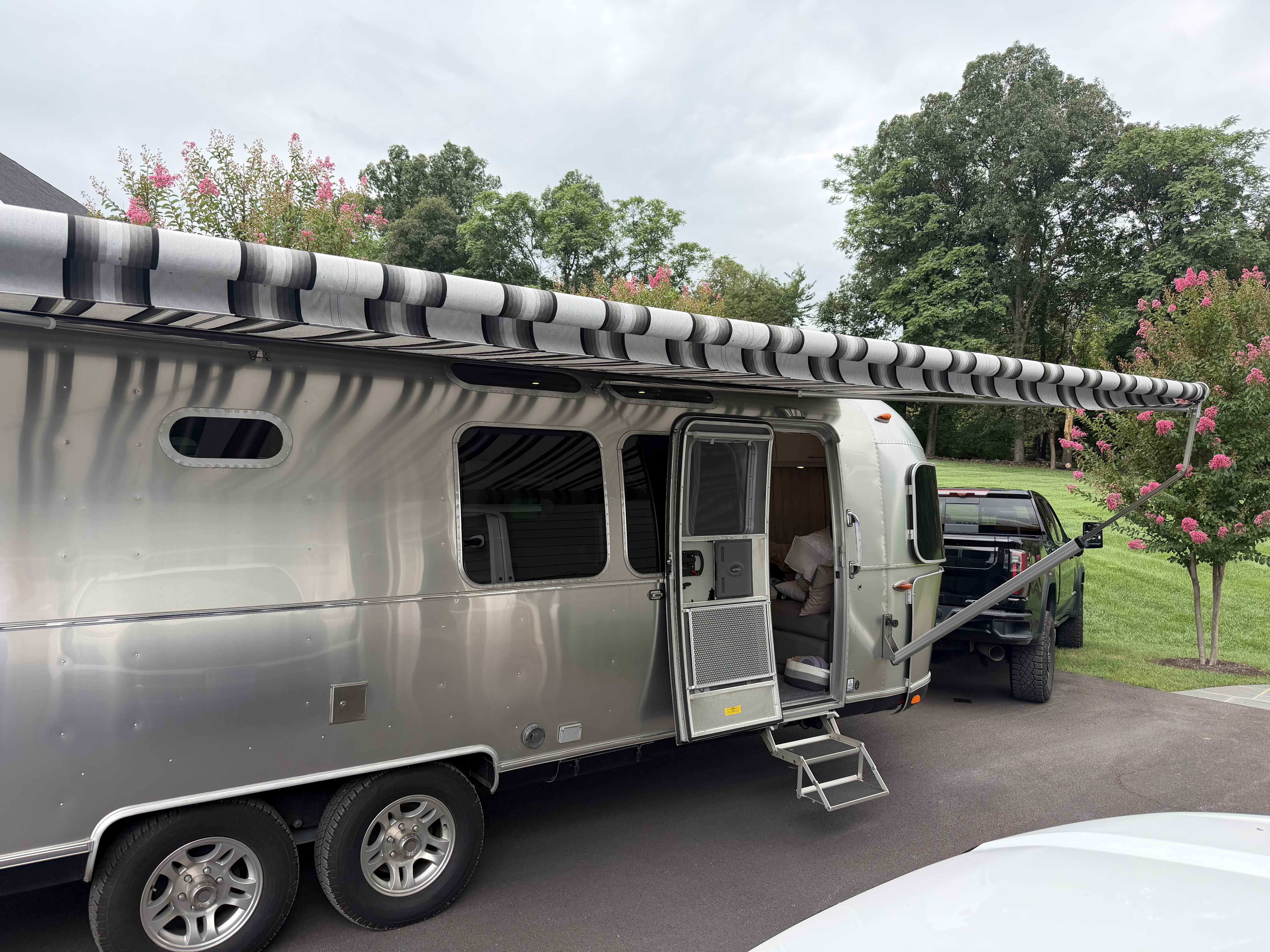 2025 Airstream CLASSIC 28RBQ RV