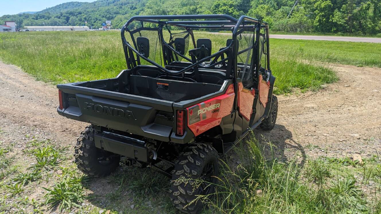 A photo of this 2025 Honda Pioneer 1000-6 Deluxe Crew